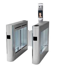 人脸识别人行通道出入口实际应用